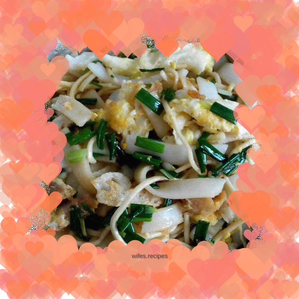 Fried noodles with scallion and oyster sauce