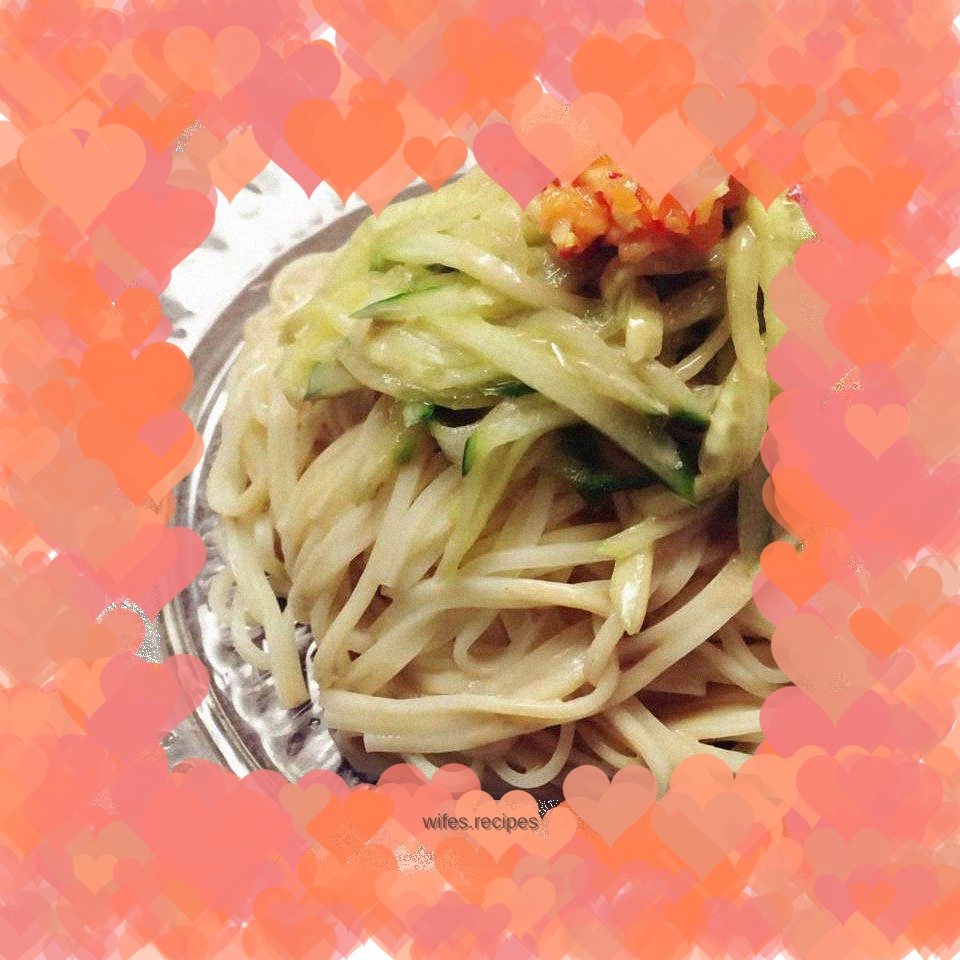 Cucumber and sesame sauce cold noodles
