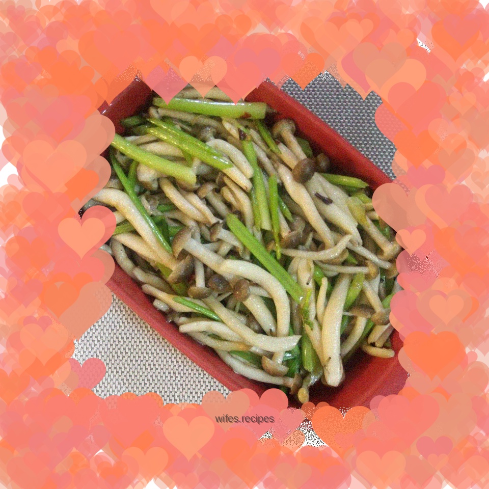 Stir-fried celery with shimeji mushrooms