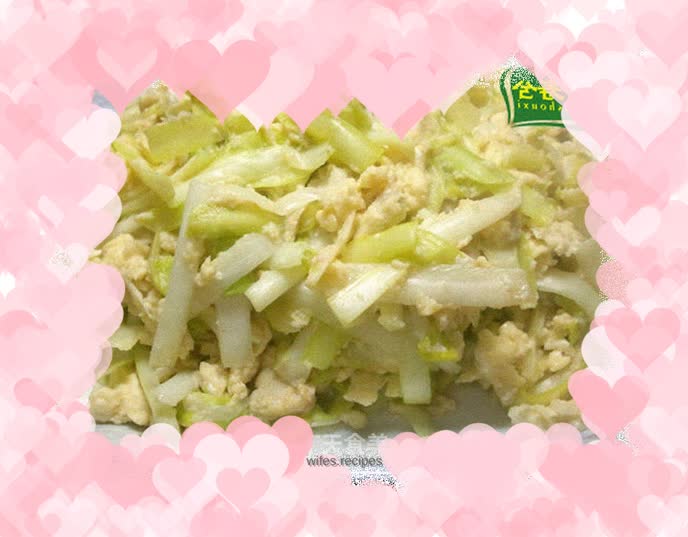 Simple, convenient and nutritious dinner--scrambled eggs with chives