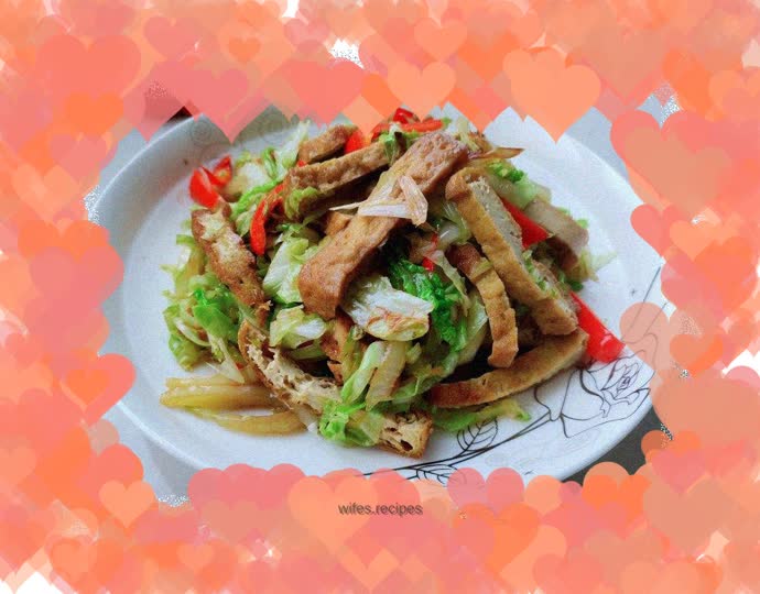 Fried tofu and stir-fried shredded cabbage