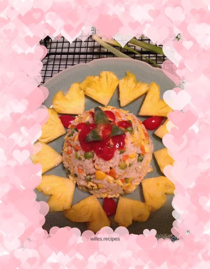 Fried rice with pineapple tomato sauce