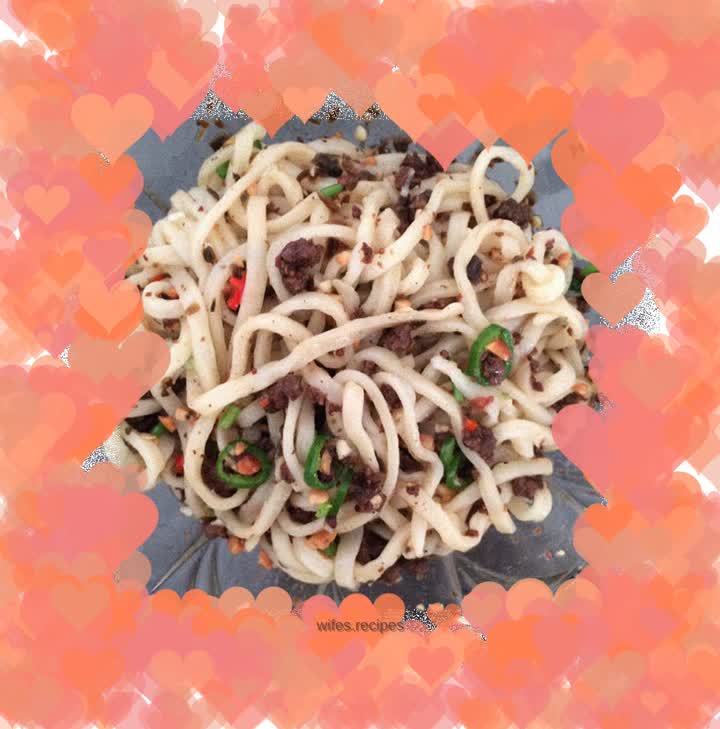 Raw pepper beef noodles