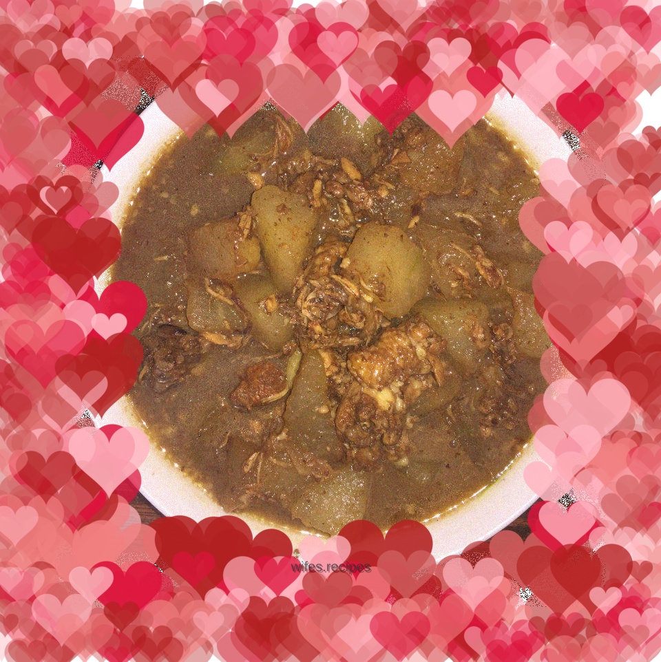 Stewed winter melon cubes in chicken soup