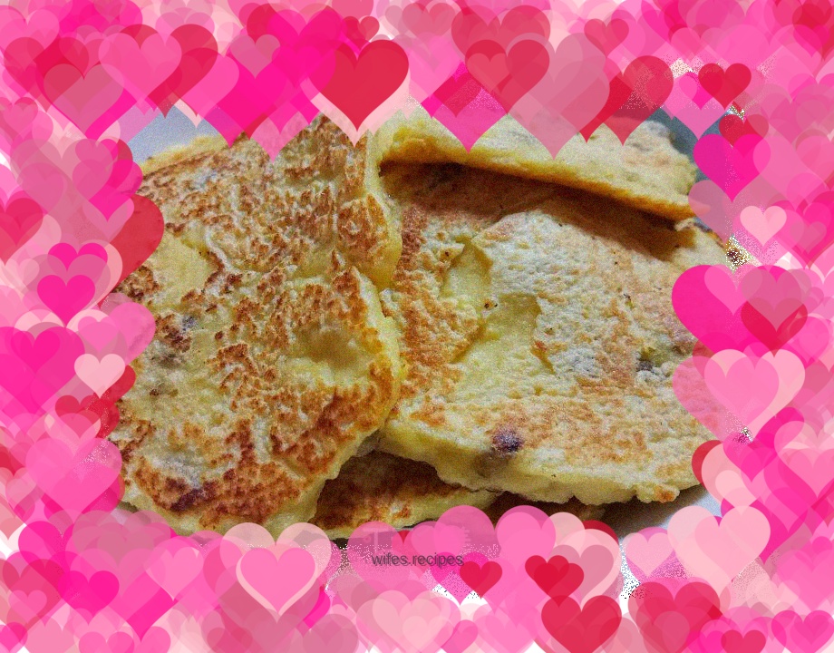 Raisin and bean dregs pancakes