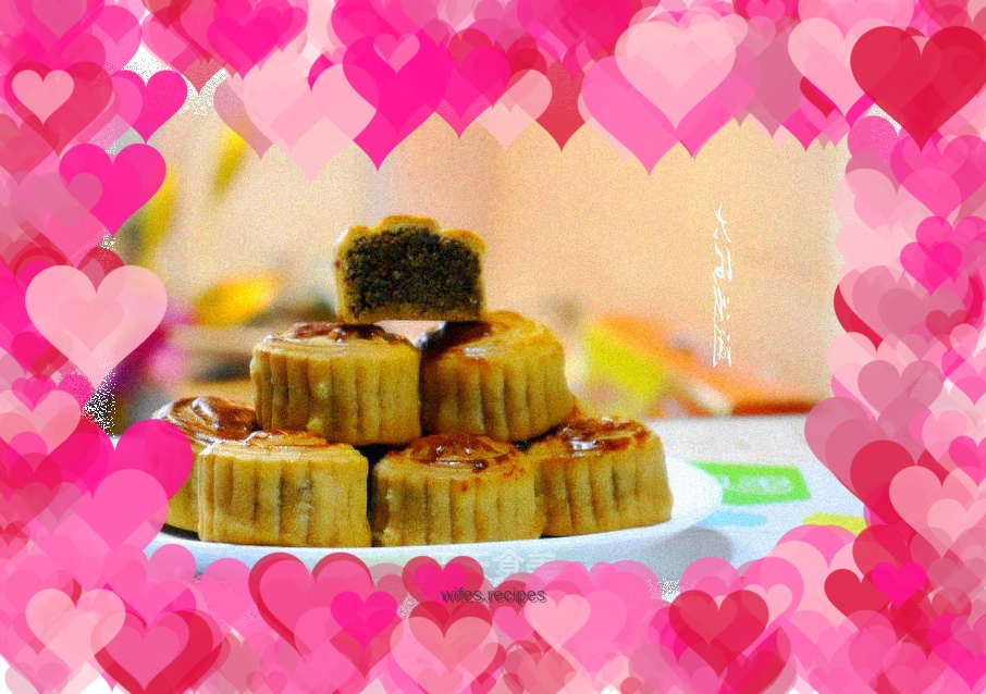 Mooncakes stuffed with perilla