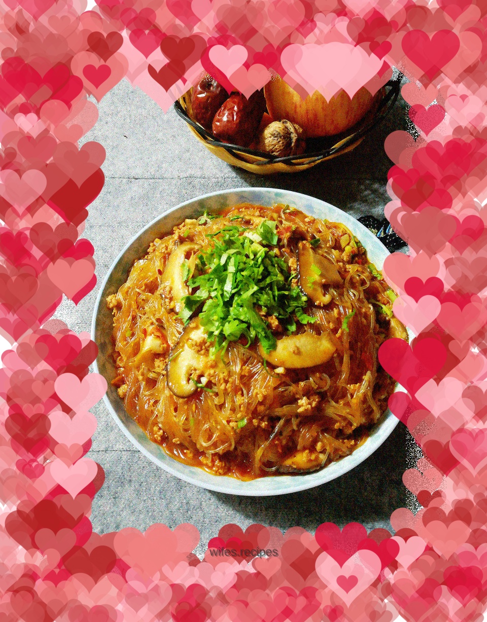 Fried Vermicelli with Minced Pork and Mushrooms