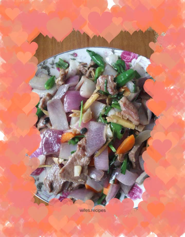 Fried pork tongue with onions