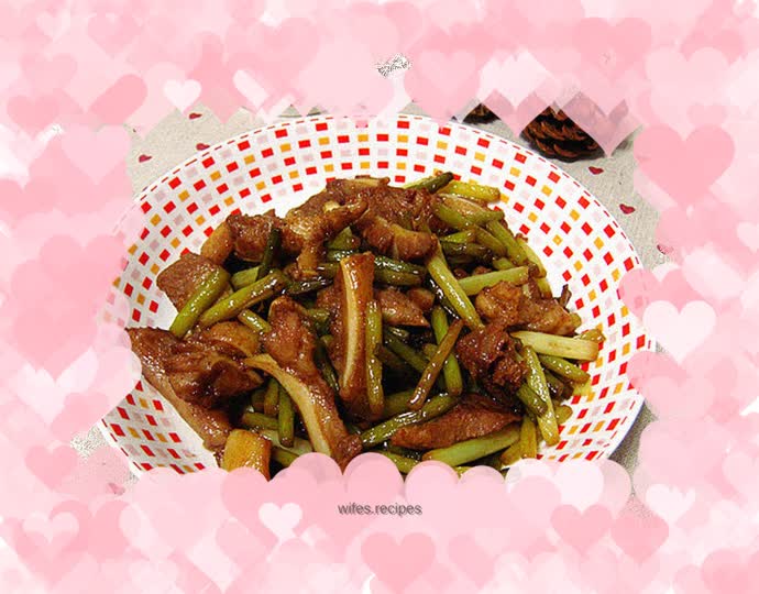 Stir-fried pork cartilage with garlic sprouts