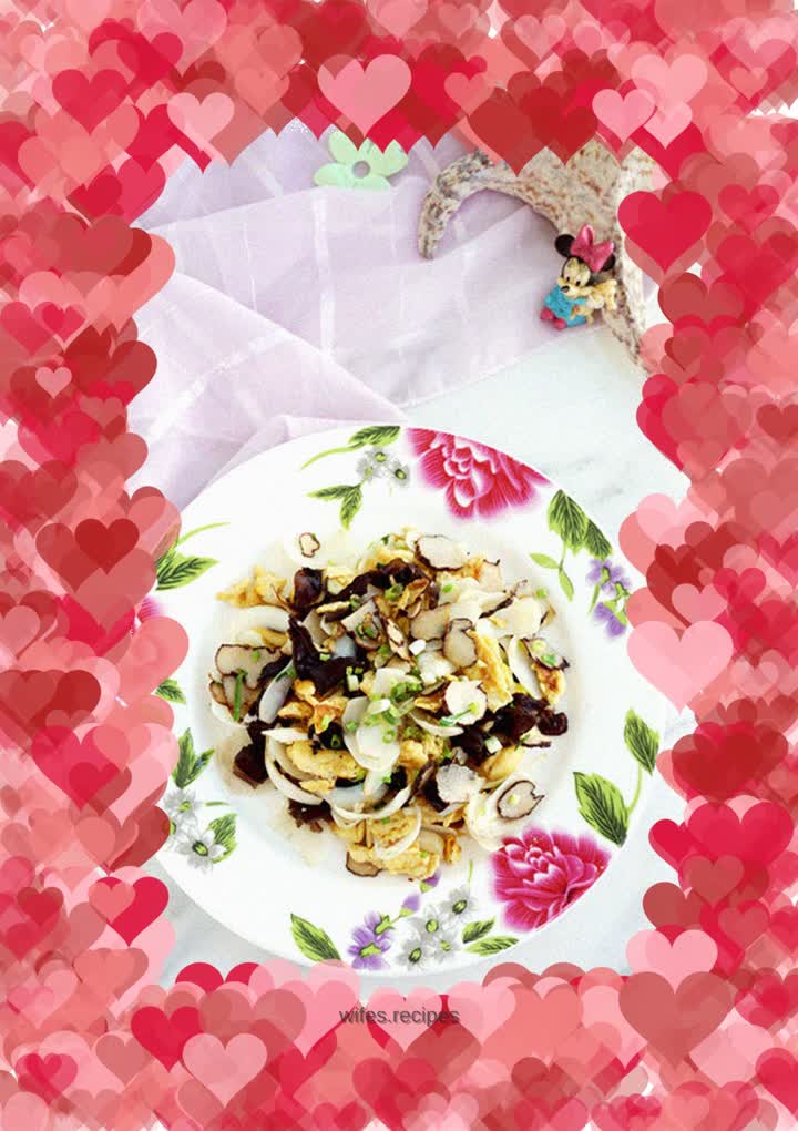 Scrambled eggs with truffle and lily