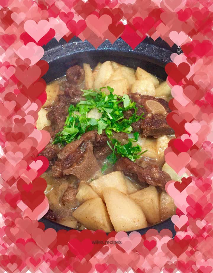 Casserole with Oxtail and Stewed Radish