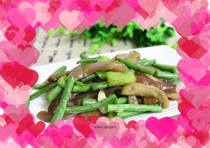 The most homely fried eggplant and cowpeas on the summer table