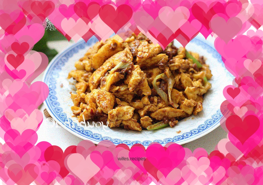 Scrambled eggs with fried sauce