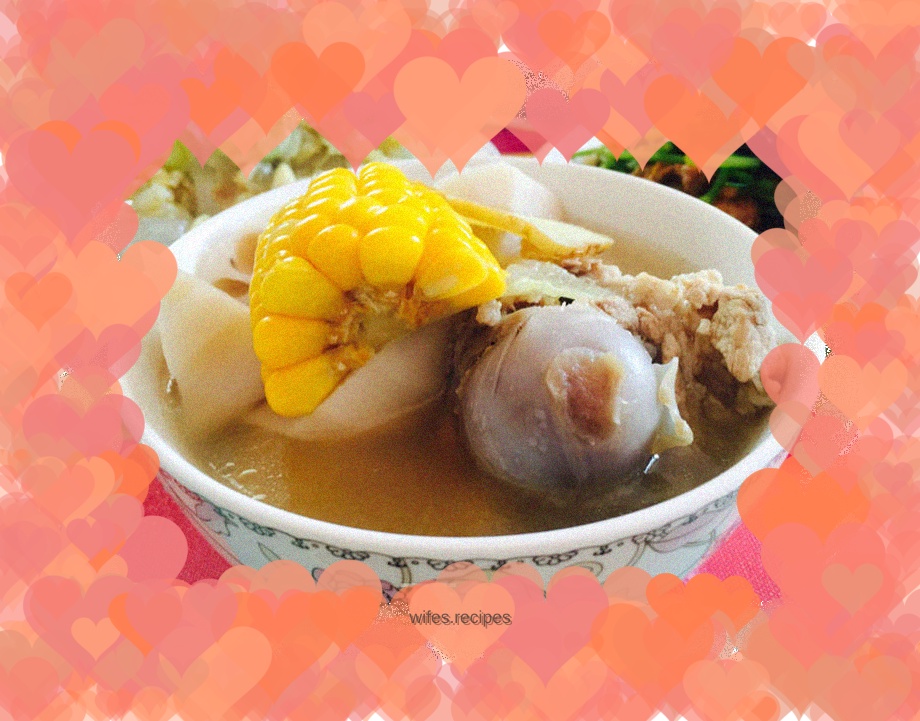 Fresh vegetable soup with big bones