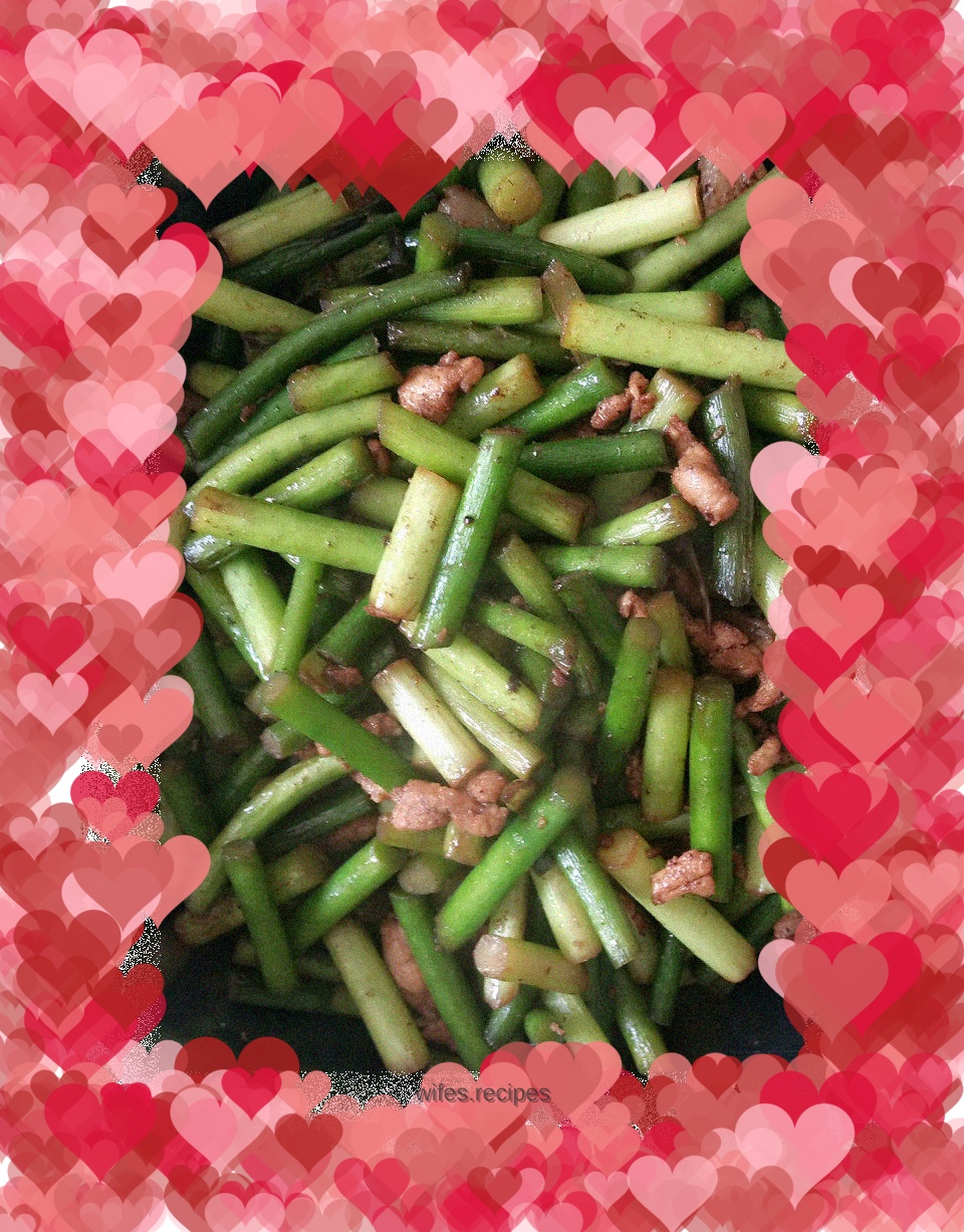 Stir-fried pork with garlic