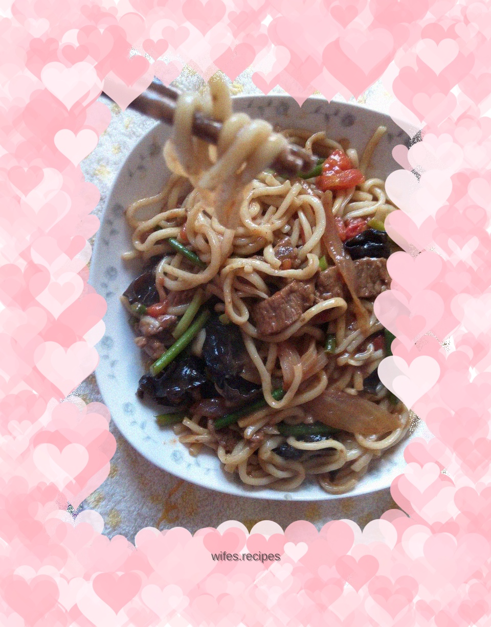 Black pepper beef fried noodles