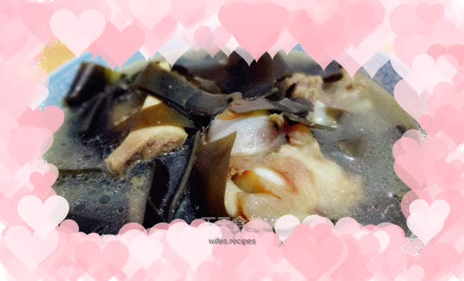 Seaweed and pork ribs soup