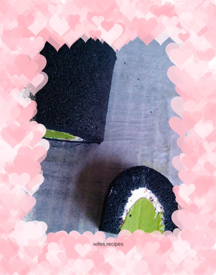 Bamboo charcoal matcha custard roll
