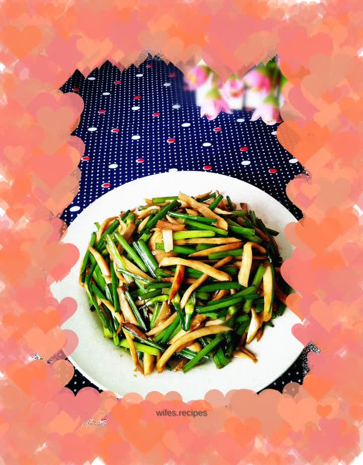 Stir-fried king oyster mushrooms with leek stalks