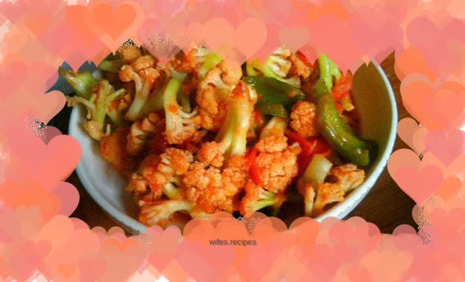 Stir-fried cauliflower with tomatoes