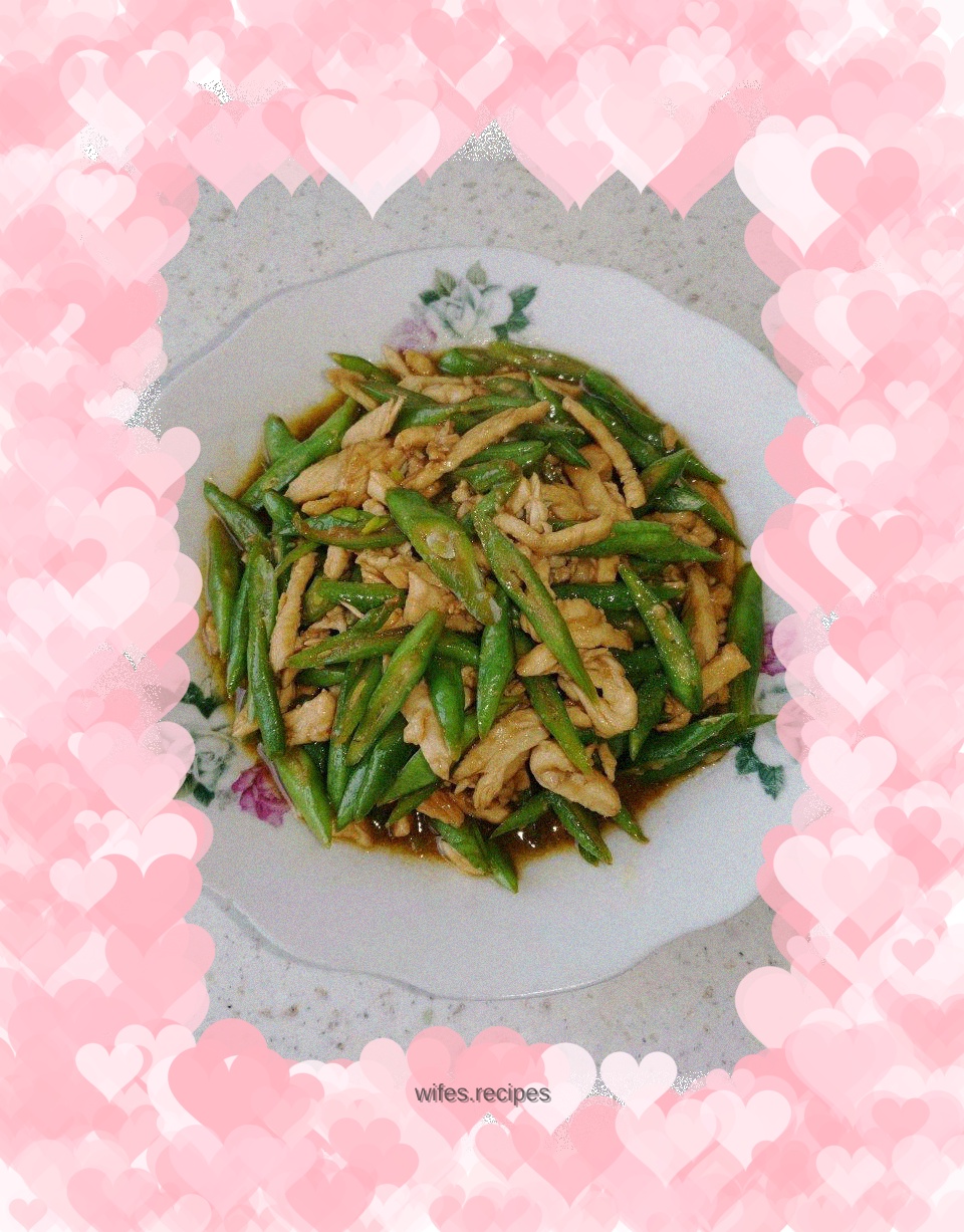 Stir-fried shredded chicken with green beans