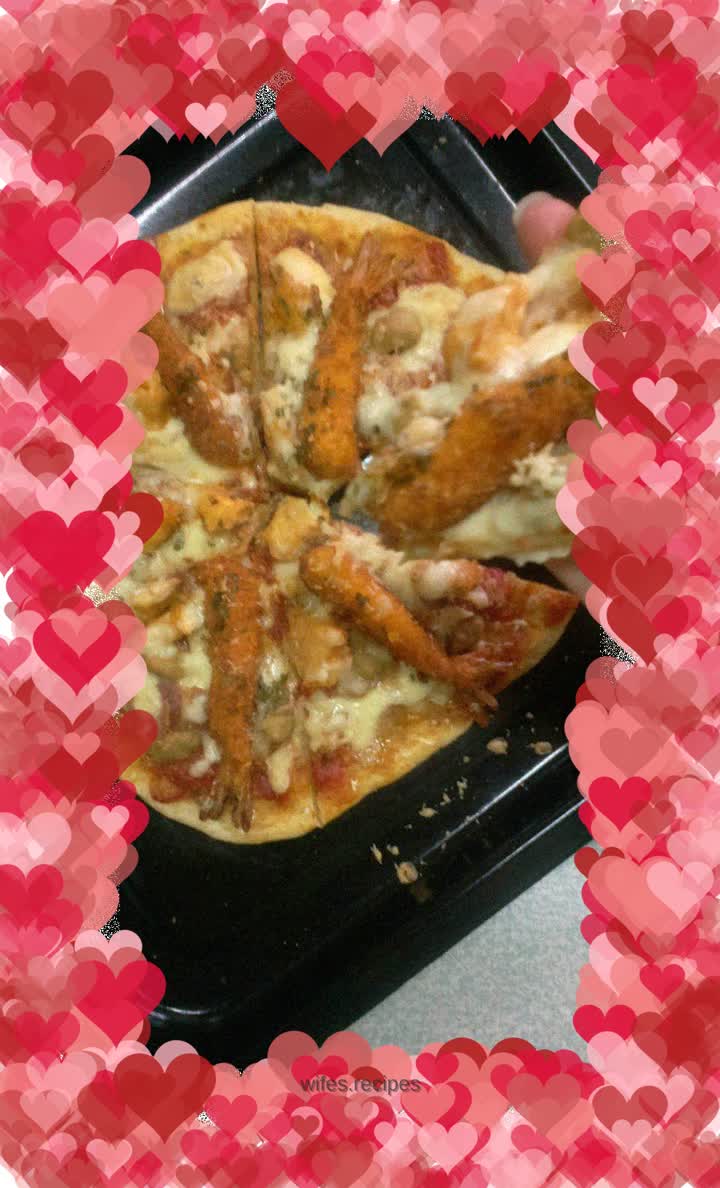 Full of meat—Bacon New Orleans Chicken and Prawn Pizza