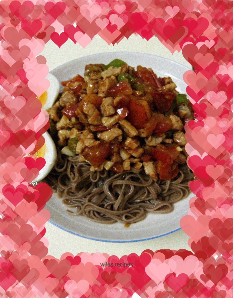 Soba noodles with spicy meat sauce