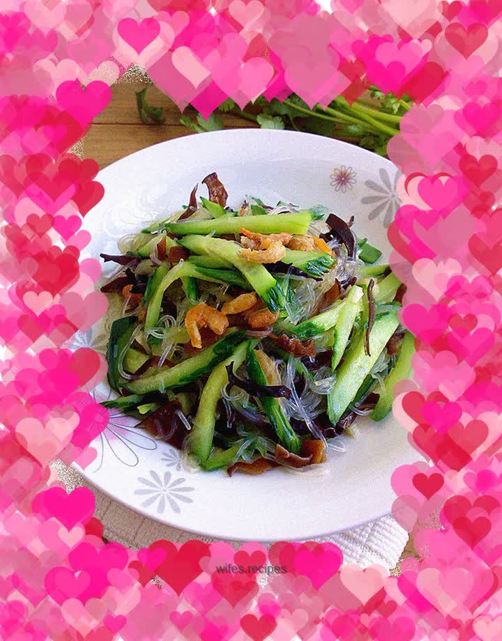 Fried shrimps with three shredded shrimps