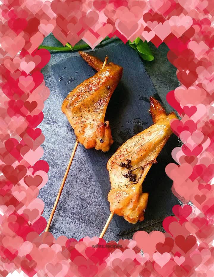 Grilled chicken wings with vine pepper flavor