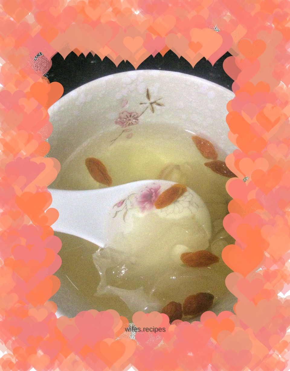 Tremella, Lotus Seed, Lily and Wolfberry Soup