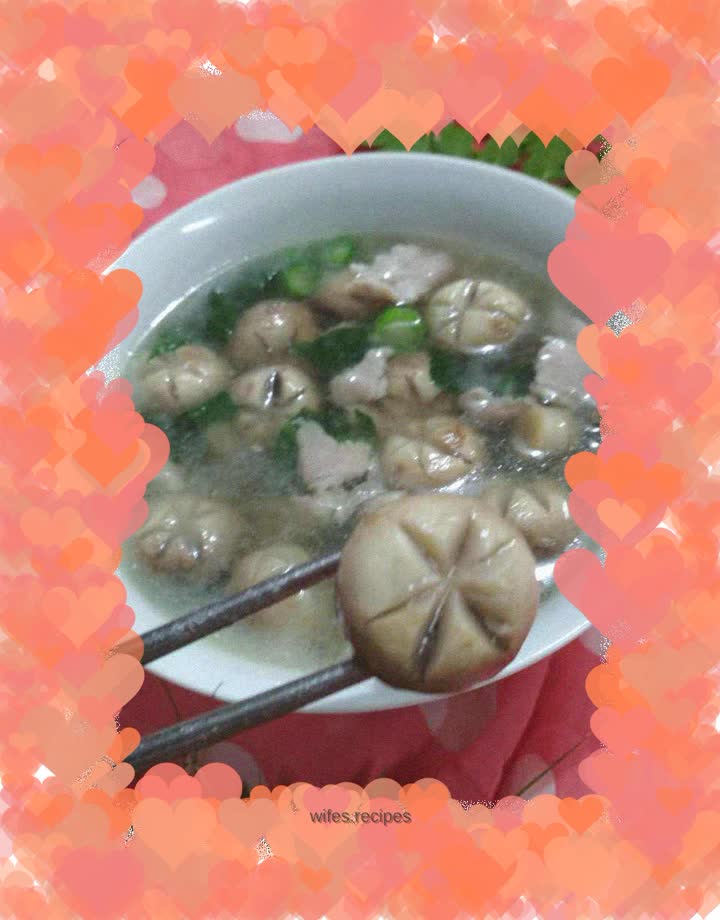 Mushroom and pork slices soup