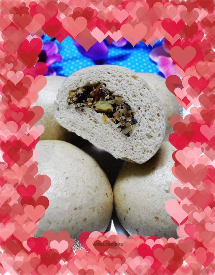 Steamed buns filled with grains and bean dregs
