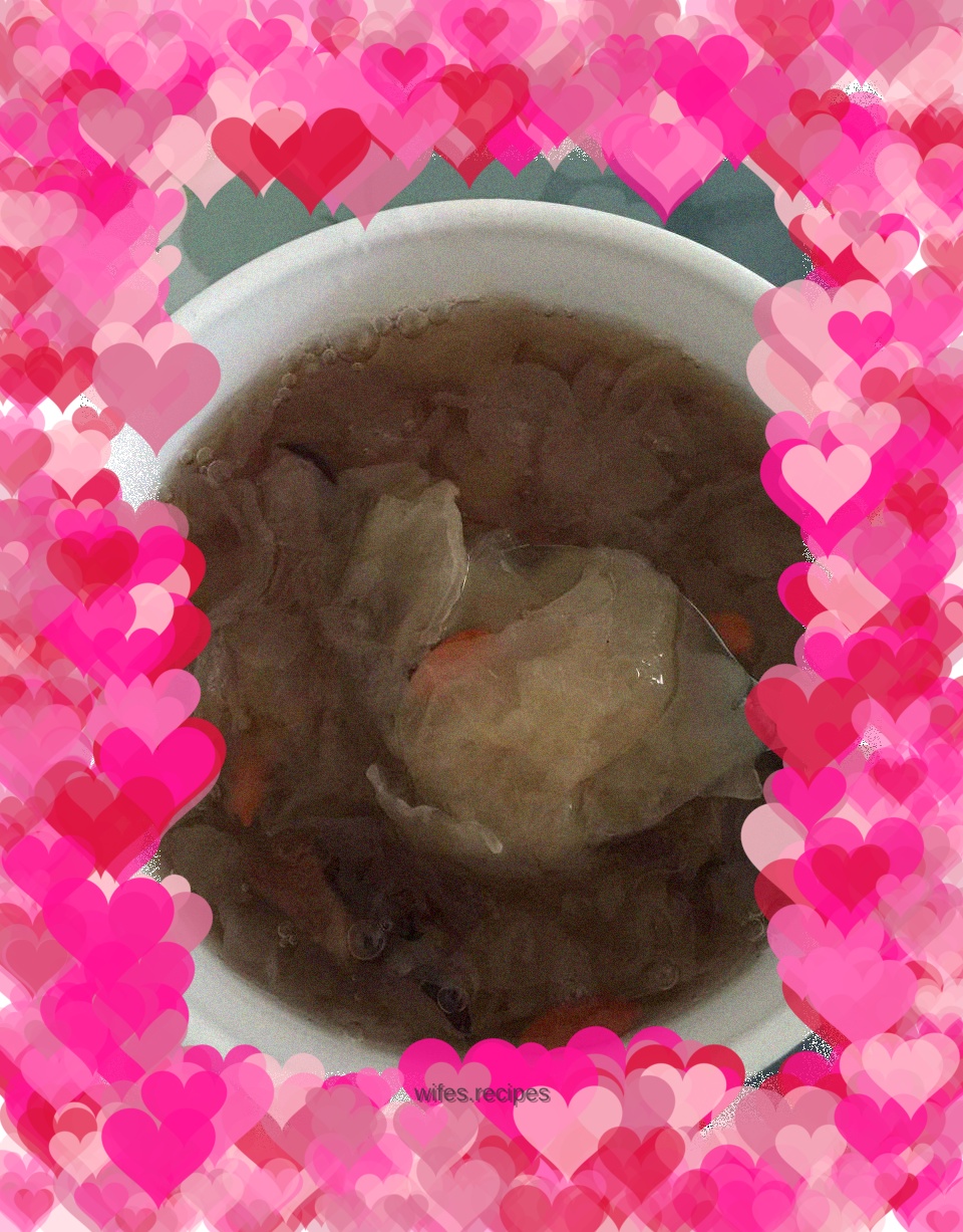 Tremella peach gum sweet soup
