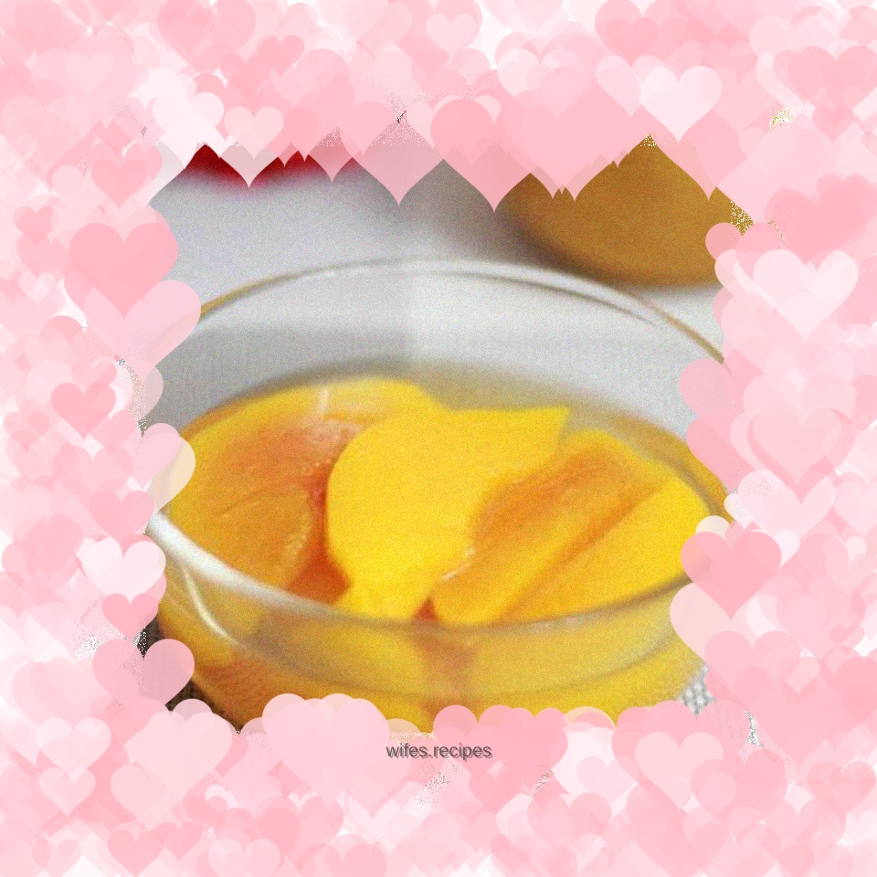 Canned yellow peaches are a must-eat during the yellow peach season