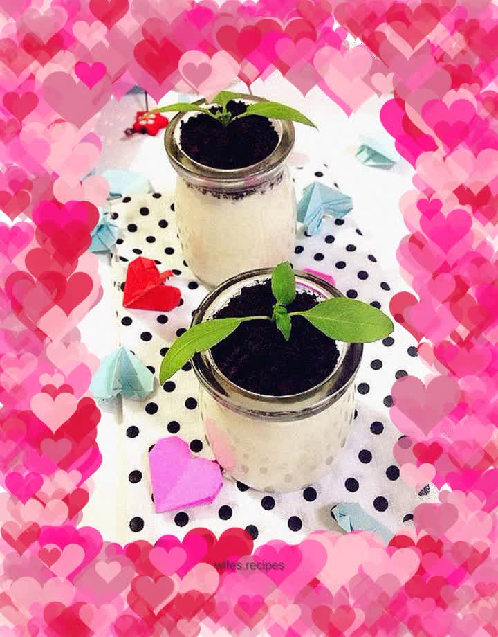 Homemade healthy potted yogurt for a delicious summer