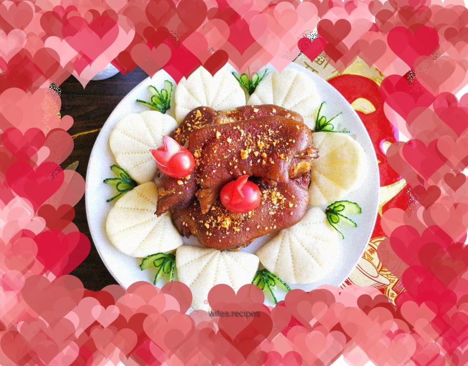 Spicy roasted pork knuckle