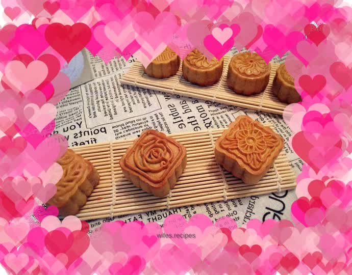 Cantonese style egg yolk and bean paste mooncakes