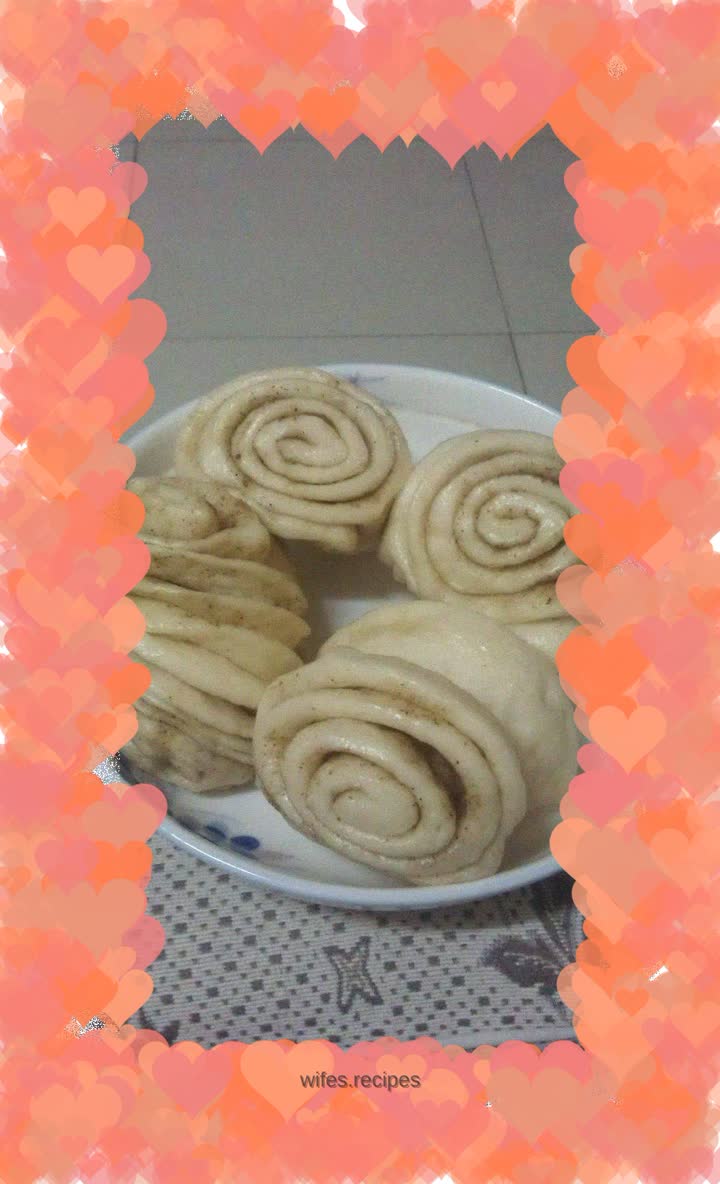 Salt and pepper rolls