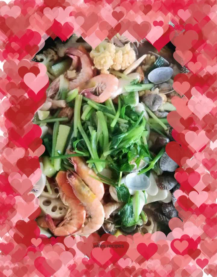 Vegetable and seafood pot