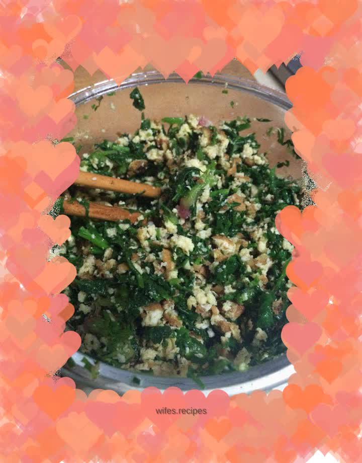 The taste of spring (shepherd's purse, spinach and eggs)