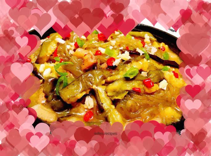 Stew with minced meat, vermicelli and eggplant