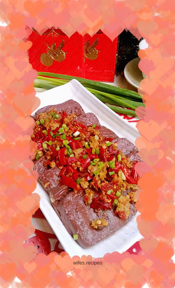 Steamed pork blood with chopped pepper