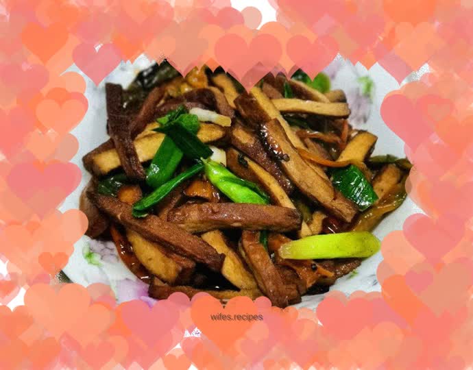 Stir-fried dried chili and green garlic