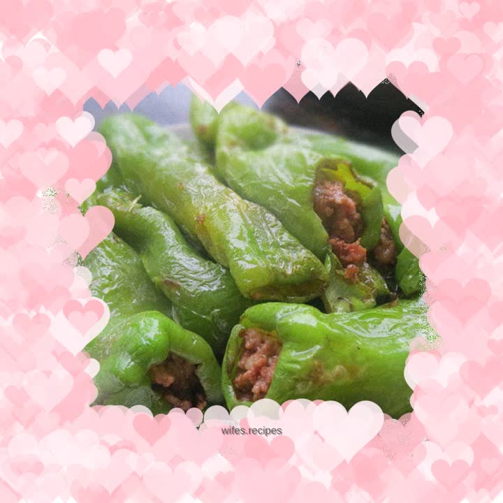 Meatballs wrapped in green pepper