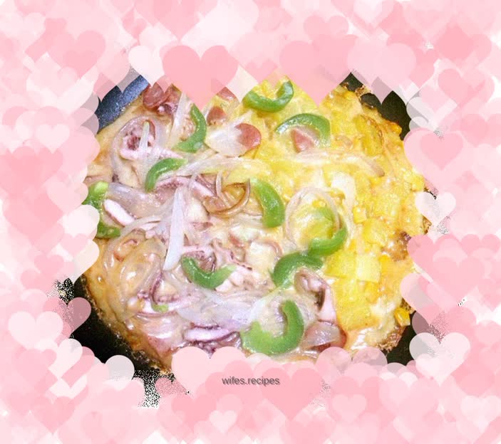 You can also make delicious pizza in a pan - seafood and fruit pizza