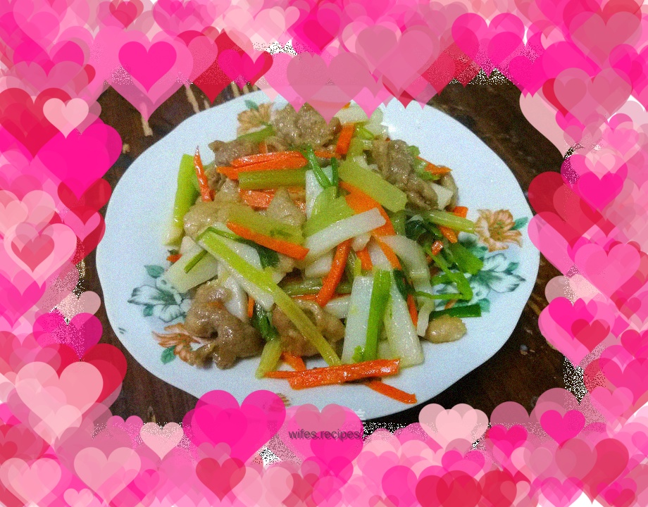 Fried rice cake with celery and meat slices