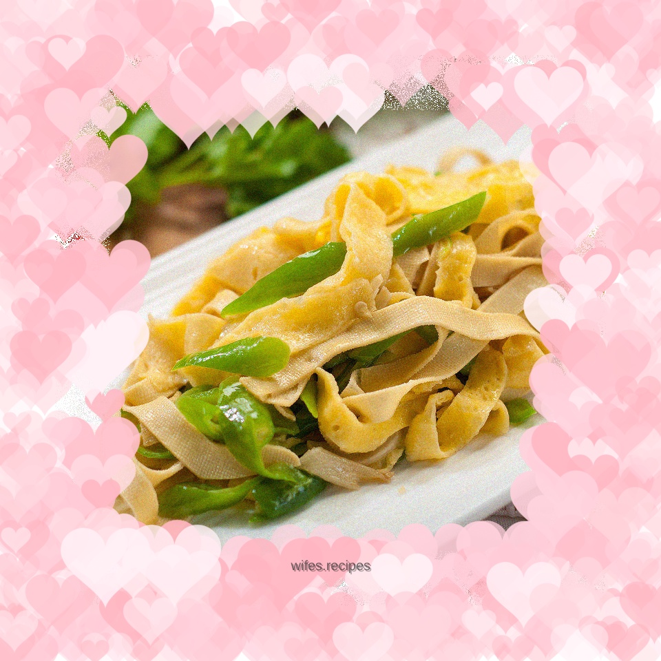 Stir-fried tofu skin with green pepper