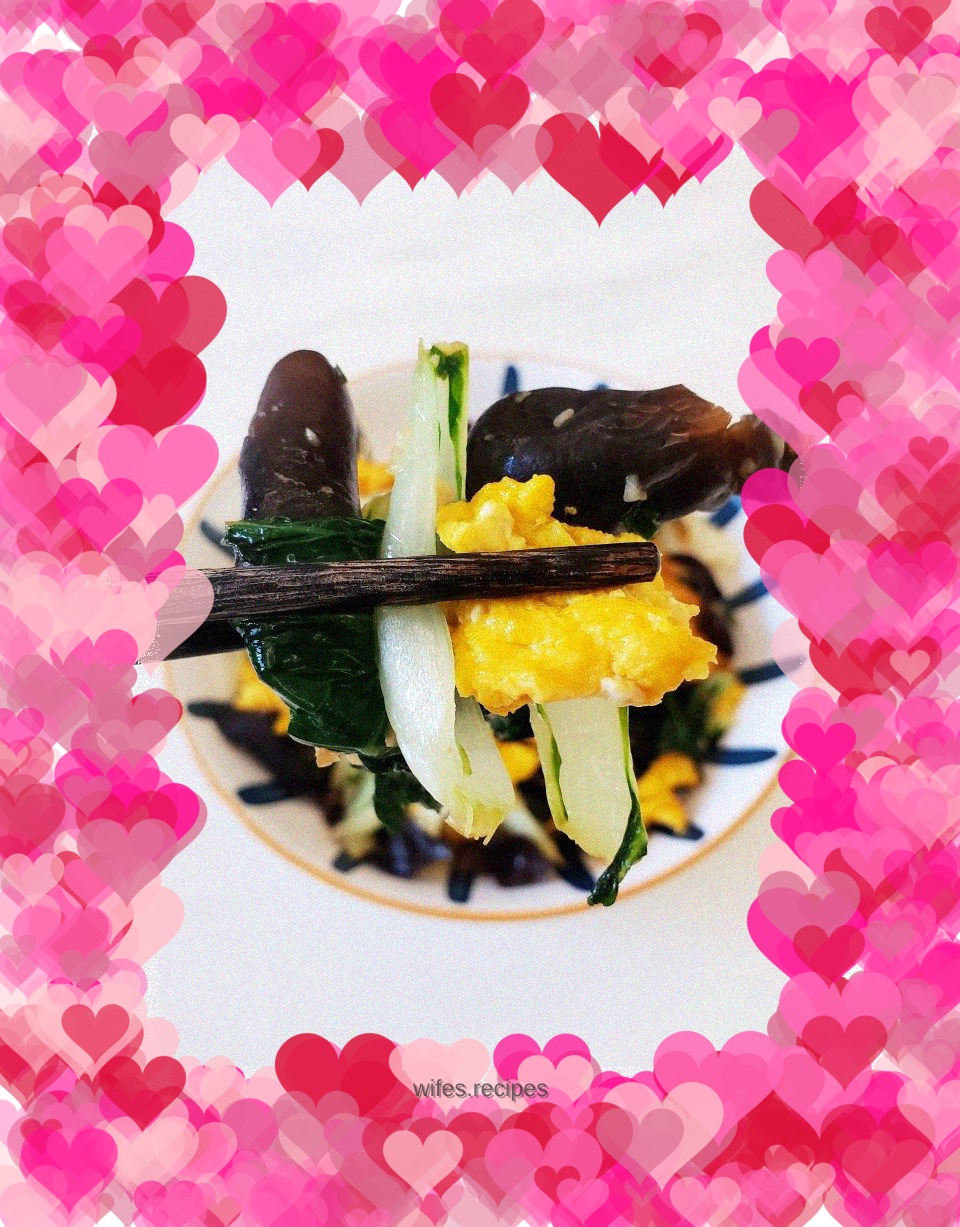 Delicious reduced-fat milk, cabbage and scrambled eggs