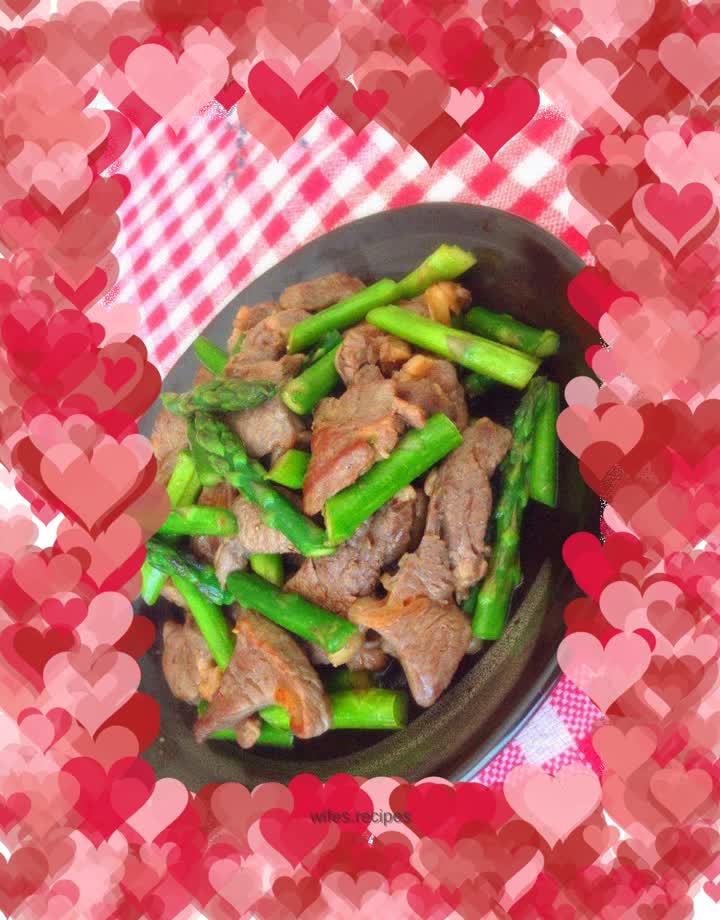 Stir-fried beef tenderloin with asparagus