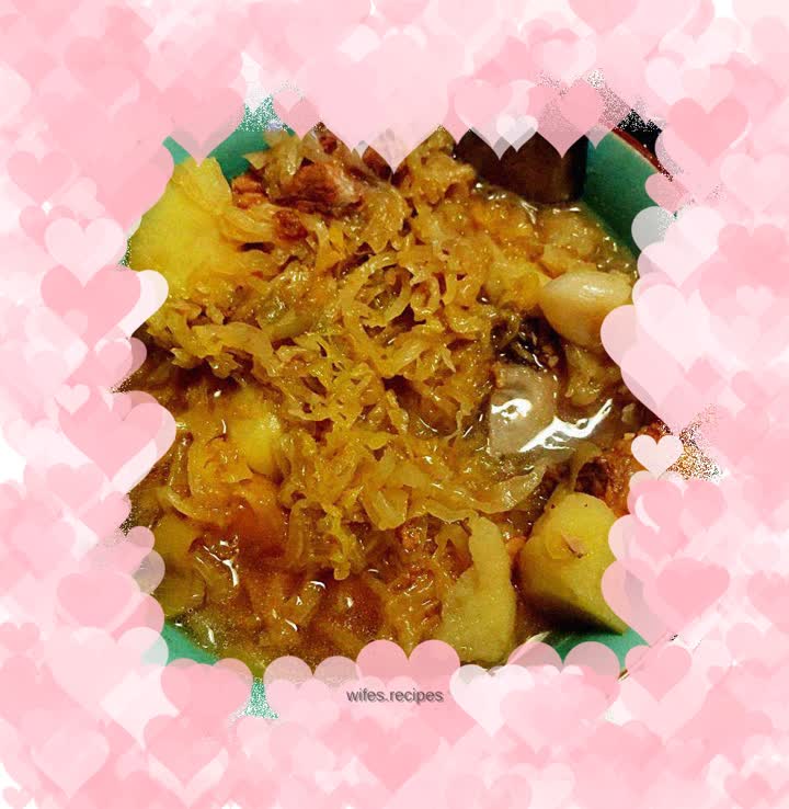 Braised Pork Ribs with Sauerkraut and Potatoes